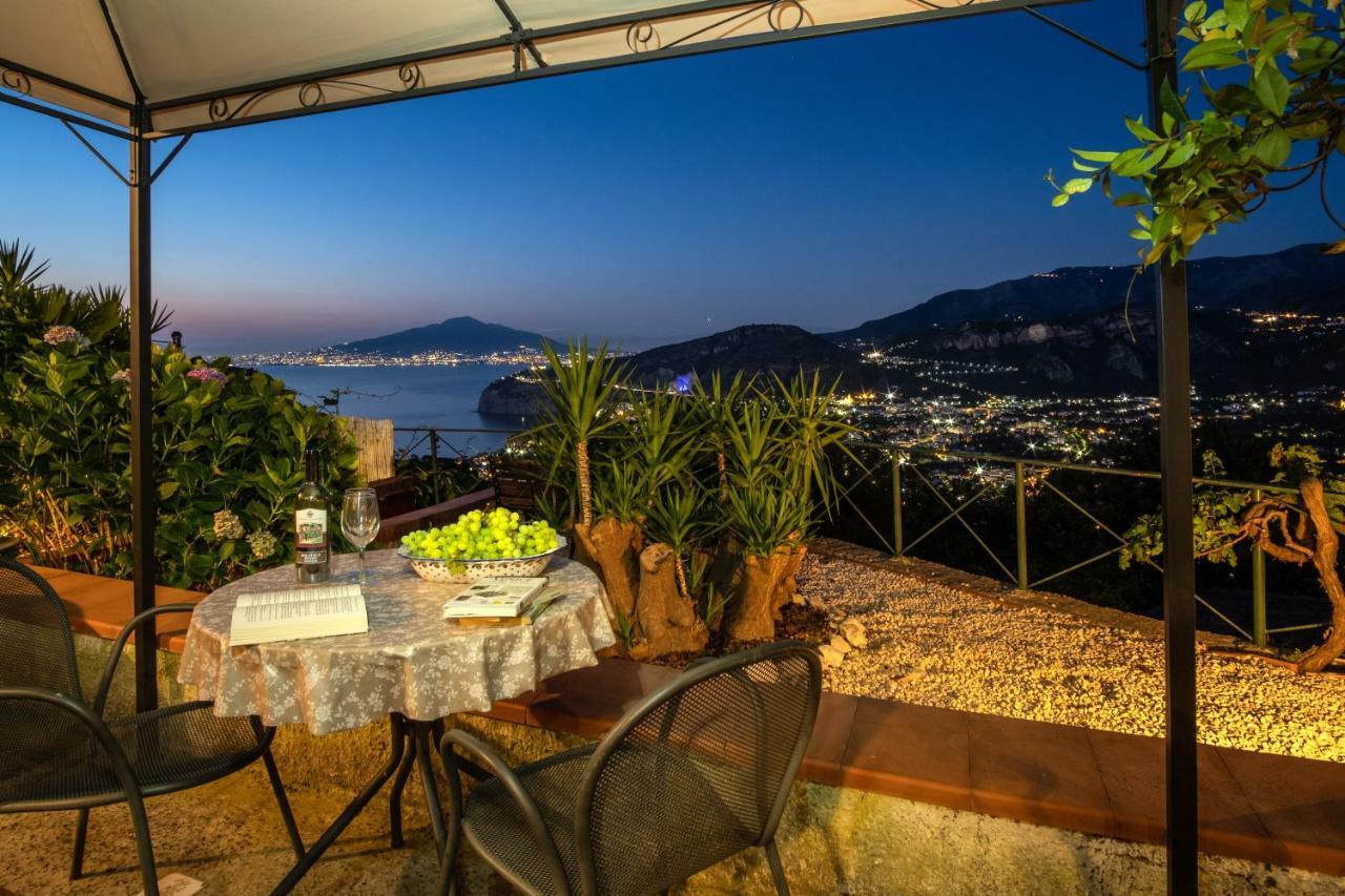 Villa Monica B&B Соренто Екстериор снимка